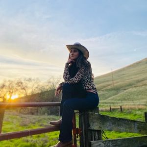 Meet your Posher, Ana